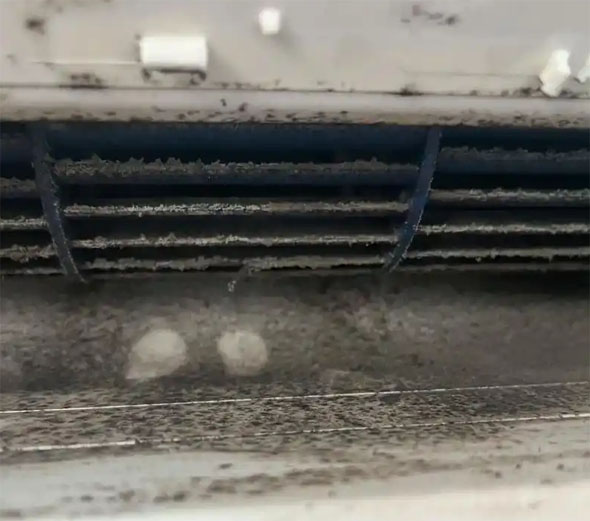 江苏空调吹的风有股烧焦味是怎么回事